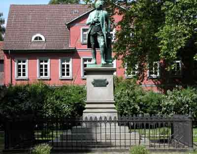 Braunschweig: Lessing-Denkmal auf dem Lessing-Platz - GNU-Lizenz Braunschweig: Lessing-Denkmal auf dem Lessing-Platz - GNU-Lizenz